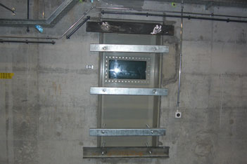 Betonierter Schwallwasserbehälter PP-Tür mit Sichtfenster