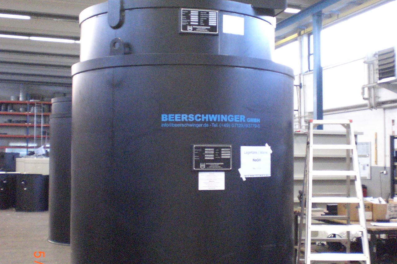 PE Chemikalien-Lagerbehälter / Rundbehälter mit Auffangwanne